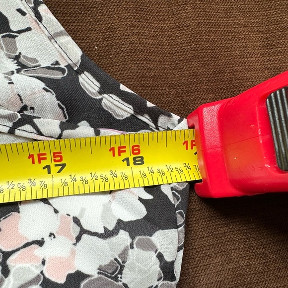 Ellie Black White Pink Floral Sleeveless Front Ruffle Blouse Sz S Sleeve… - Picture 10 of 11